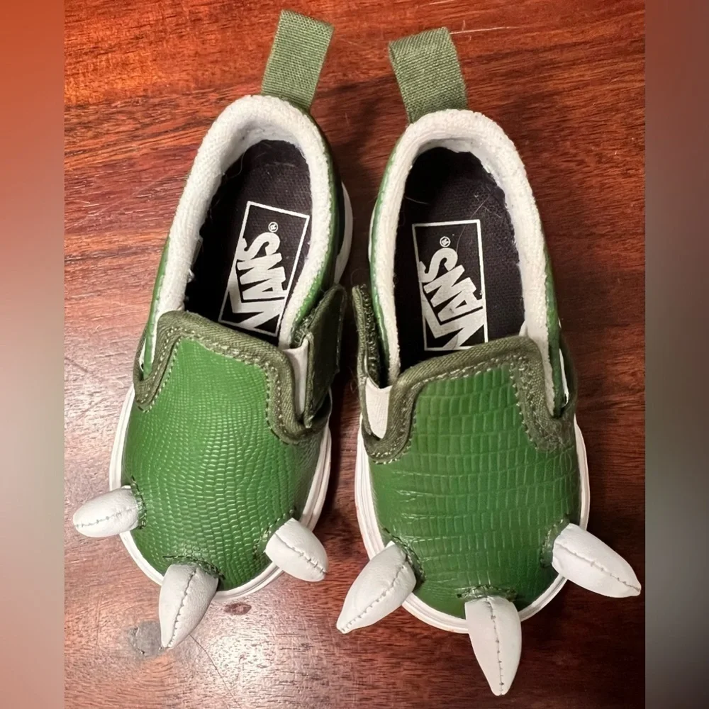 EUC Vans Limited Edition Dinosaur Dragon Claw Flame Rim Kids Shoes size 4